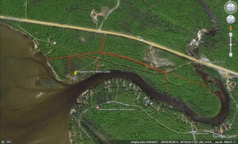 The property consists of the area inside the outer red lines and extends to the river and lake. It has 350 meters lake frontage and 1.6 km river frontage.