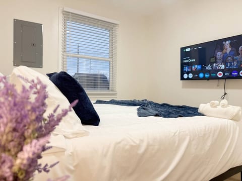 Henderson Homestead | 3BR/1BA Newly remodeled Apt