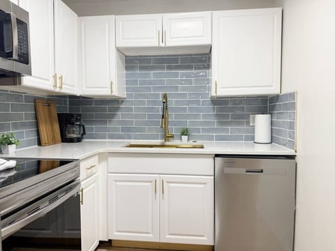 Henderson Homestead | 3BR/1BA Newly remodeled Apt