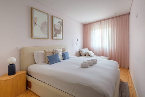 Modern Camões Flat, In the Heart of Porto