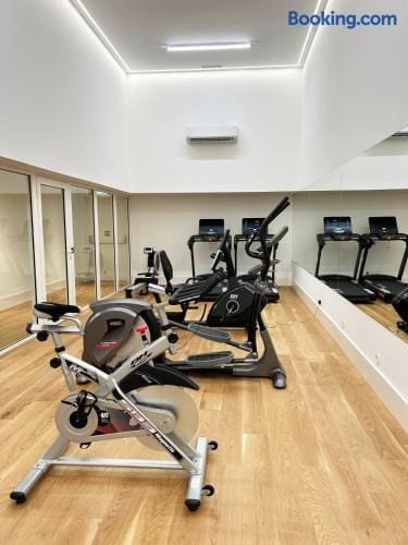 Stylish Retreat in Central Porto Stay with Parking