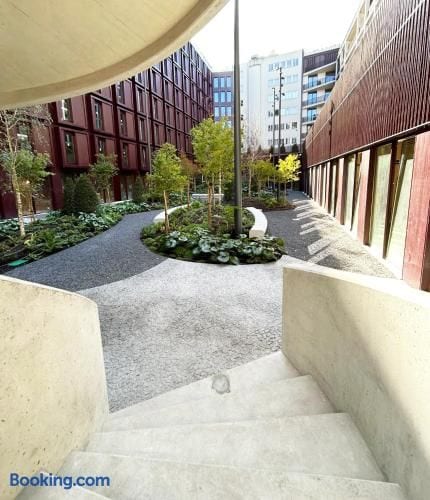 Stylish Retreat in Central Porto Stay with Parking