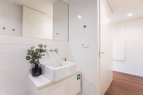 Porto Gallery District Escape | Central Retreat