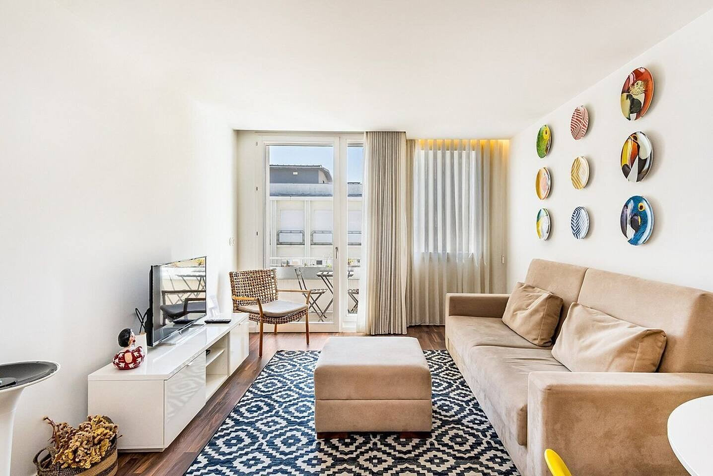 Urban Retreat w/ Balcony | Bright & Central Porto