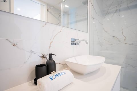 Aires Ornelas Gem | City Escape w/ Private Parking