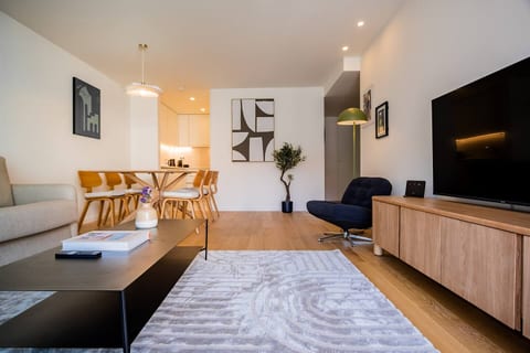 Aires Ornelas Gem | City Escape w/ Private Parking