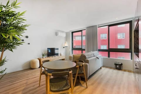 Urban Gaia Flat | Modern Retreat with Balcony