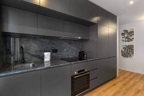 Urban Gaia Flat | Modern Retreat with Balcony