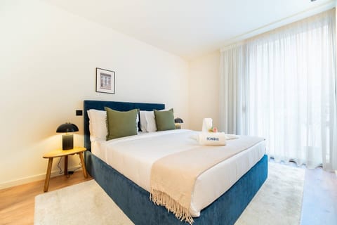 Santos Pousada Retreat | Parking & Balcony
