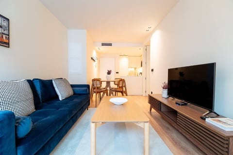 Santos Pousada Retreat | Parking & Balcony