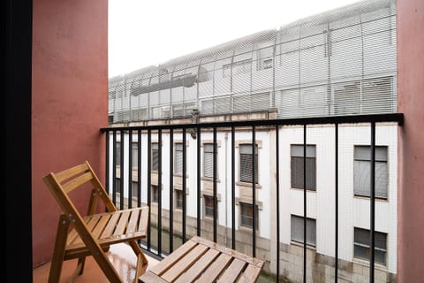 Santos Pousada Retreat | Parking & Balcony