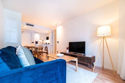 Santos Pousada Retreat | Parking & Balcony