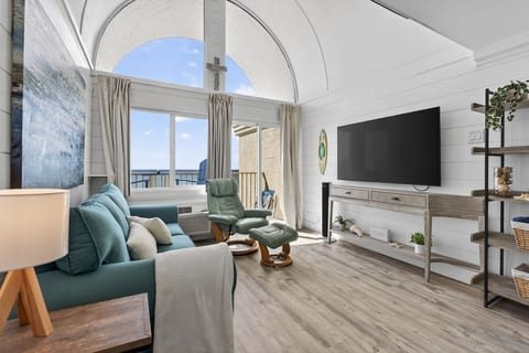 Top-Floor Beach Loft • Beach Chairs Included • Gulf Views