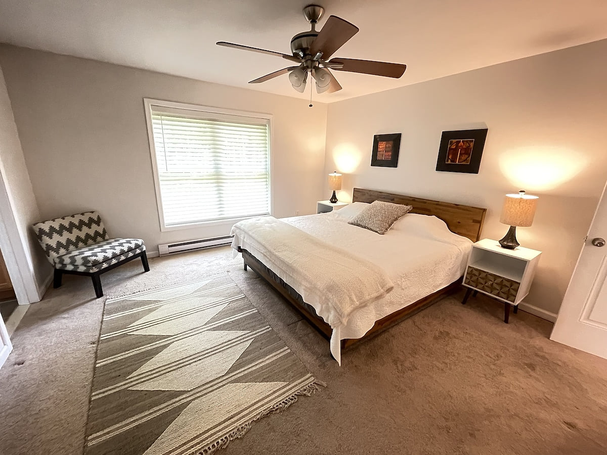 Master Bedroom A Perfect Getaway: Hot Tub ~ Pinball ~Game Room ~ Pet Friendly ~ Remote Office