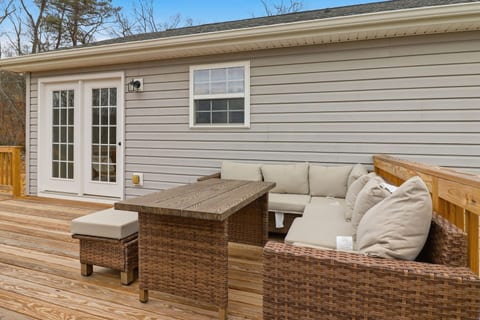 Wolf Edge Cabin • Hot Tub • Fire Pit • Views