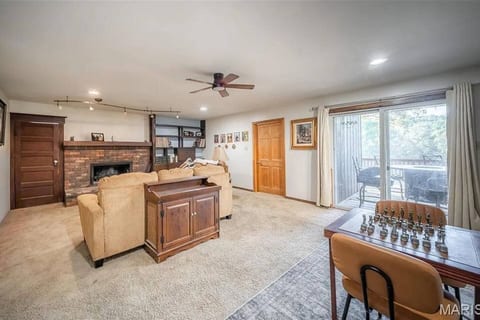 Hugh’s Piddle Shop•Shop-Style Stay•Porch & Office