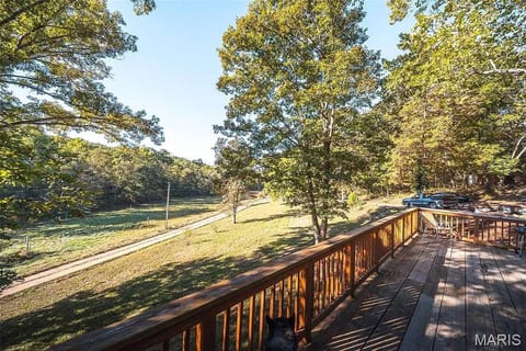 Hugh’s Piddle Shop•Shop-Style Stay•Porch & Office