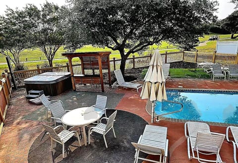 Corolla Family home! Pool, games, golf, beach! image 5