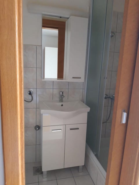 House Nikola - Unit 204944-5