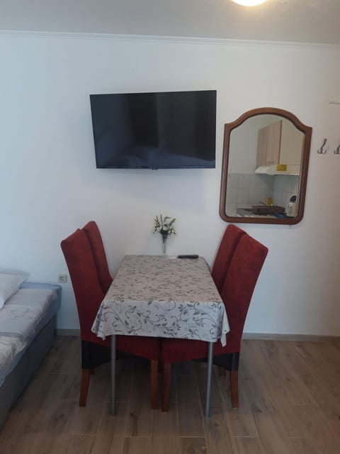 House Nikola - Unit 204944-5