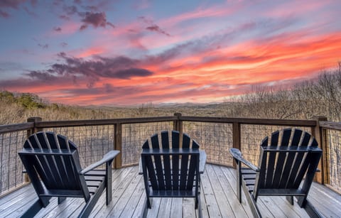 Main Level Deck - Enjoy panoramic long range mountain views year round