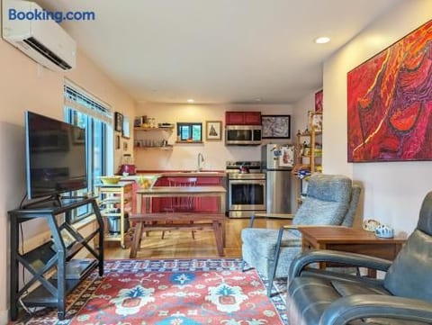 Sunlit Custom Tinyhome / Workspace / Private Patio