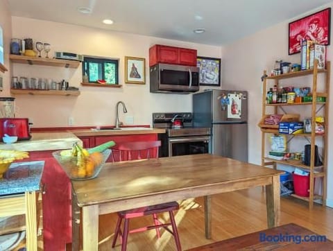 Sunlit Custom Tinyhome / Workspace / Private Patio