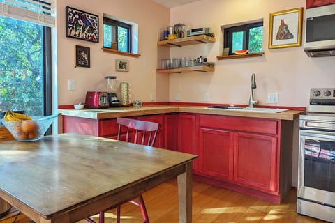 Sunlit Custom Tinyhome / Workspace / Private Patio