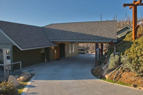 The driveway and main entrance are on the upper level