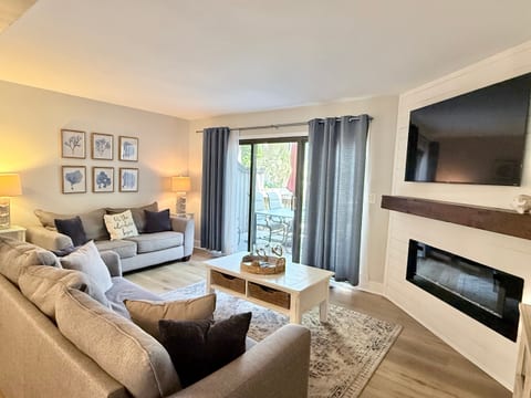 Beachwalk 165 is a beautiful villa located in Shipyard, Hilton Head Island. Renovated in 2025, the villa features an open concept first floor and plenty of space to relax year-round.