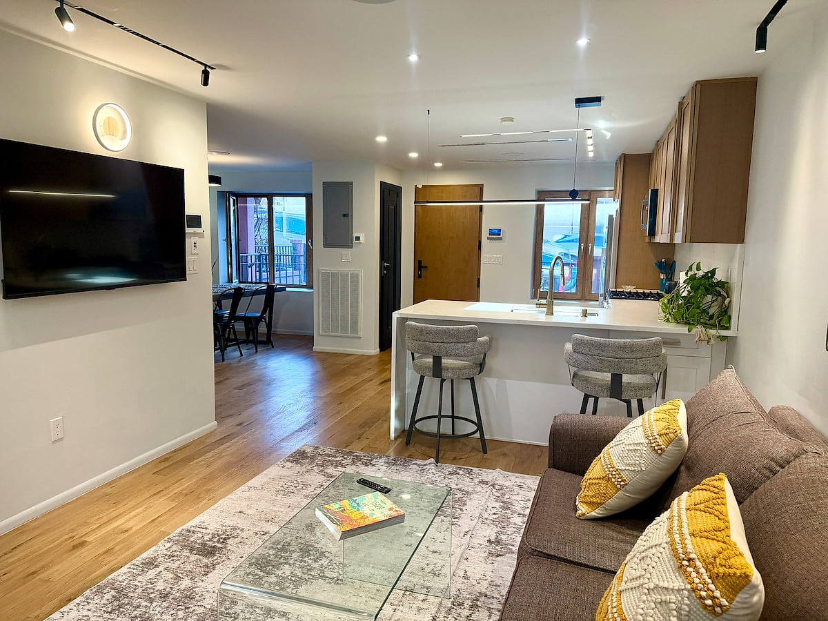 Lovely Townhome image 2