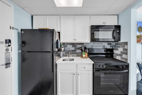 Simply SUNsational | 11th-fl Oceanfront King Condo