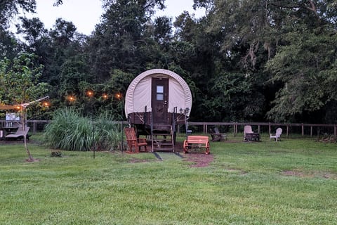 Peaceful King Bed Wagon at Highland Cows Sanctuary - Wagon 2