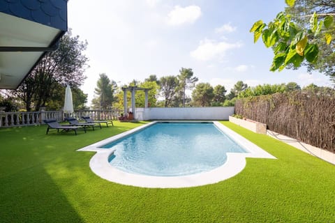Casa Can Farré next Barcelona Center