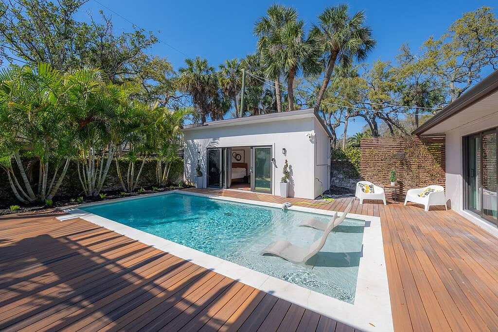 Luxe Tampa Villa | Guest House with Resort Vibes