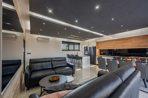 Villa Travera 2 - Unit 376108-13