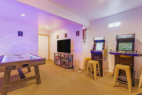 Firefly Lodge; movie theatre|hot tub|game room