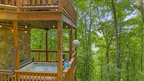Firefly Lodge; movie theatre|hot tub|game room