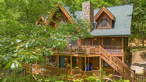 Firefly Lodge; movie theatre|hot tub|game room