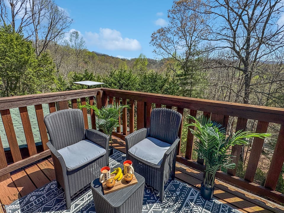 Outdoor Private Balcony: Sip drinks on the deck, surrounded by stunning mountain views and nature.