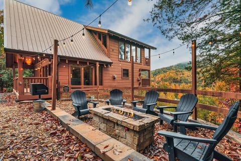 Spend your evenings by the glow of the propane fire pit, breathing in the fresh mountain air and soaking up the view. When it’s time to eat, the charcoal grill is ready for cookouts and marshmallow roasting.