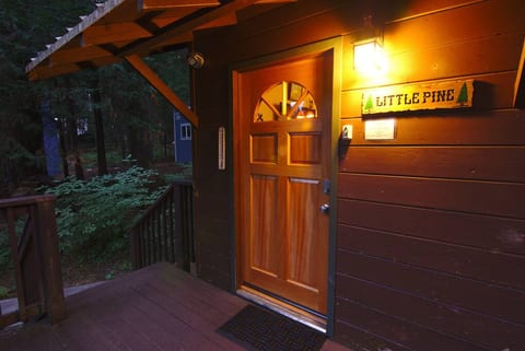 Our electronic door lock allows you to come and go at any time