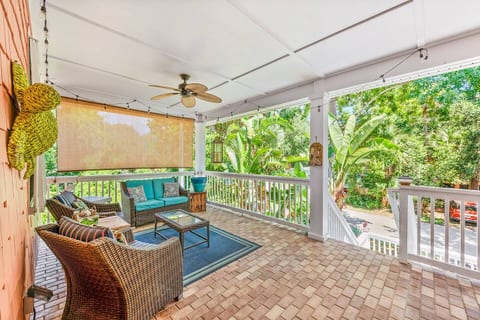 Family Beach Retreat/HotTub/GameRoom/Near Beach