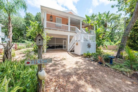 Family Beach Retreat/HotTub/GameRoom/Near Beach