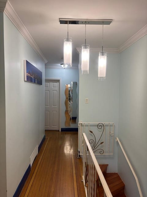 Charming Bright 3BR House | Upper Level Suite image 5