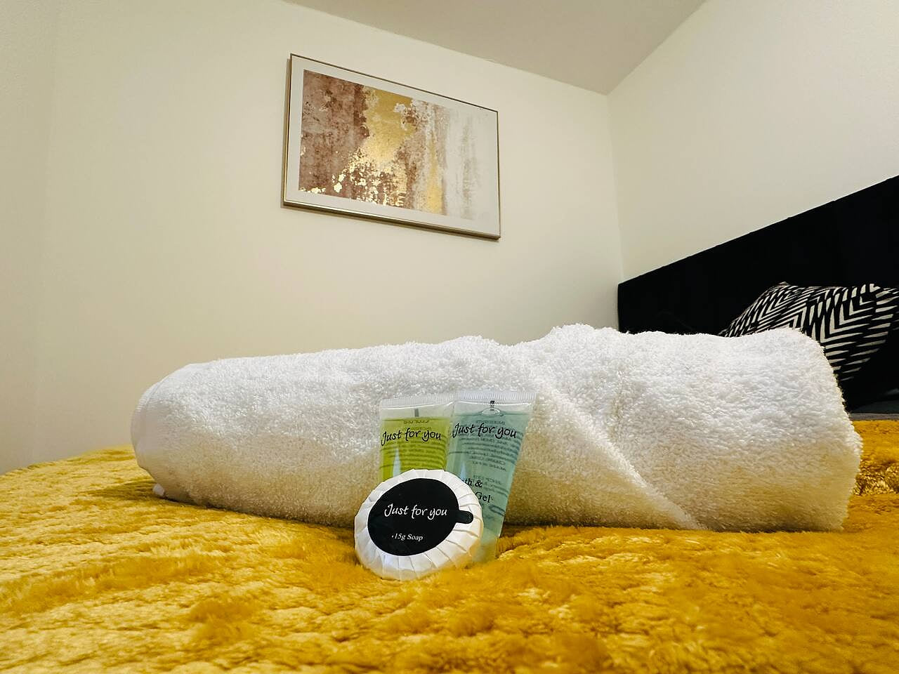 Comfortable comfy room in Shepherd’s Bush.