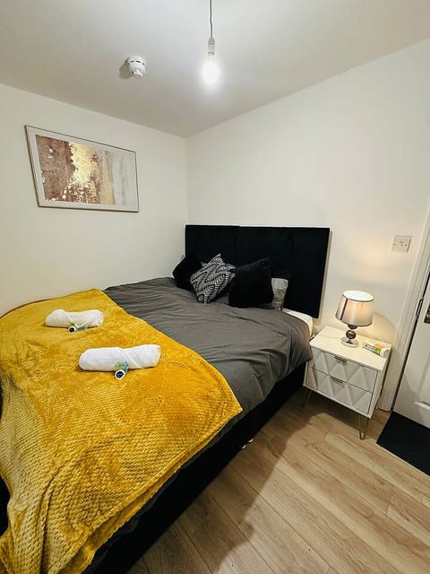 Comfortable comfy room in Shepherd’s Bush.