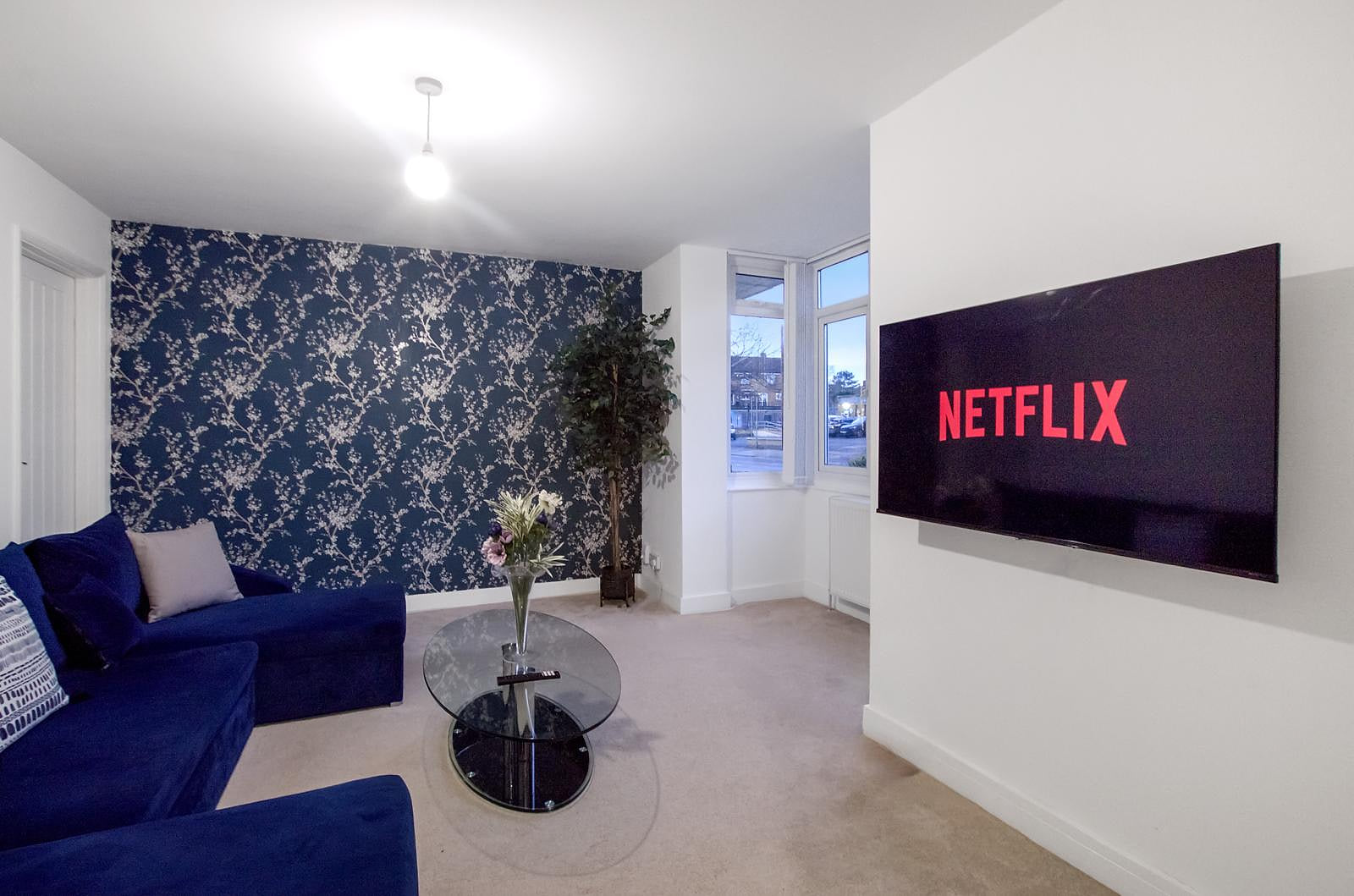 Large group stays in Bedford / Contractors Welcome