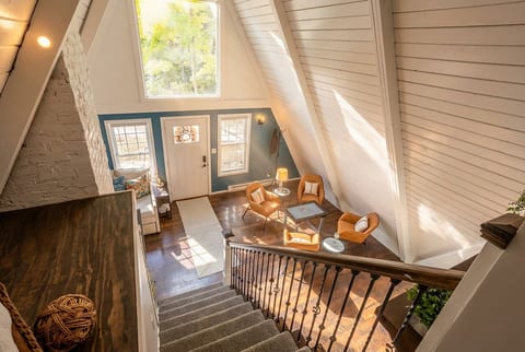Vaulted ceilings for a charming and unforgettable stay