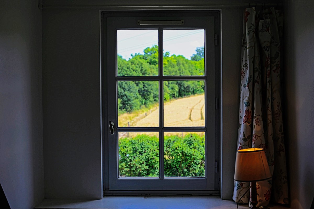 Réveil en douceur : vue imprenable sur la campagne depuis chaque fenêtre.